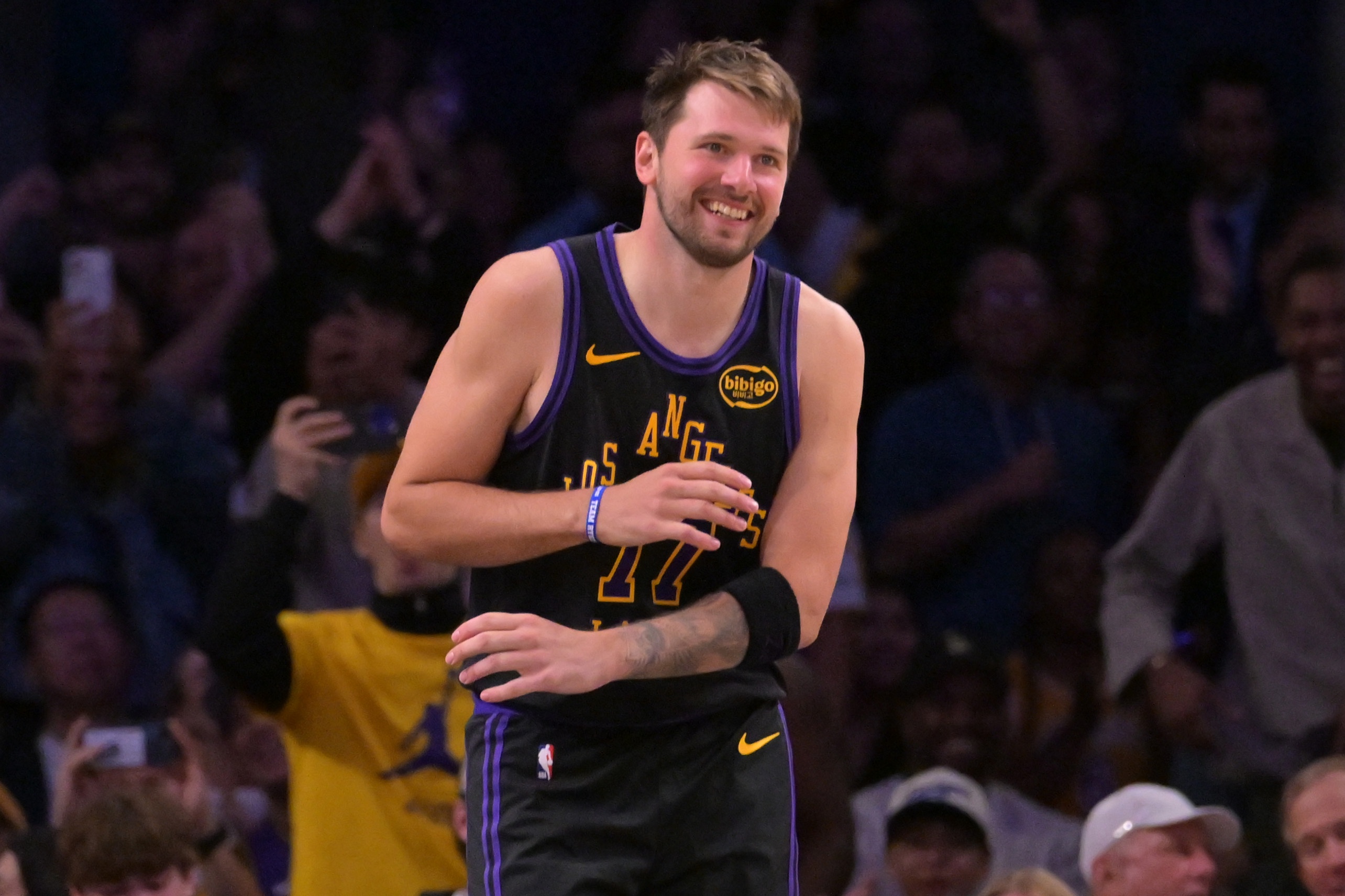 34+8+8！路威：闭上眼只听东契奇的场均数据 那就是在说一个MVP